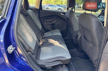 Внедорожник / Кроссовер Ford Escape 2016 в 