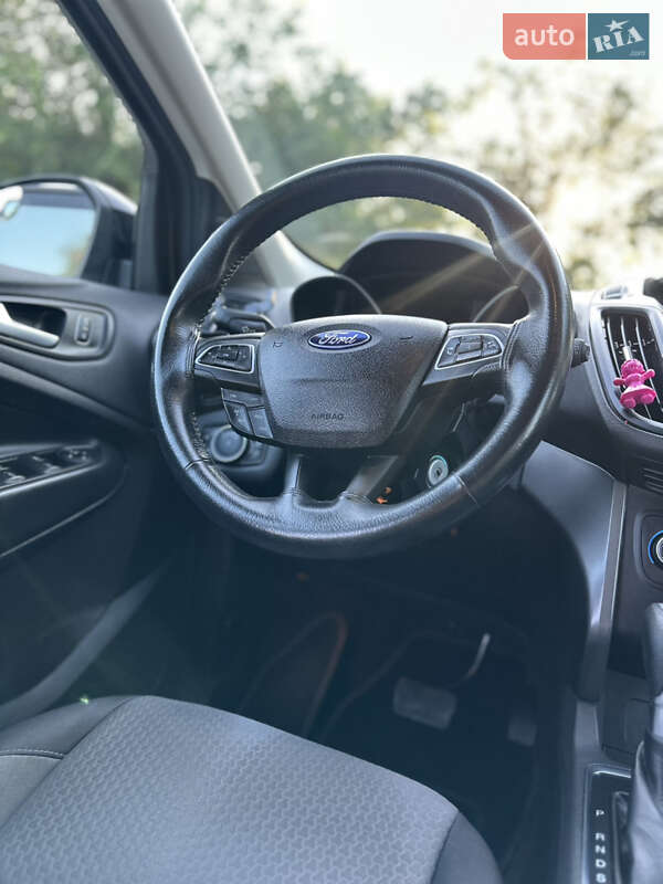 Внедорожник / Кроссовер Ford Escape 2017 в Лубнах