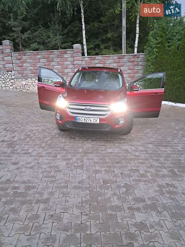 Внедорожник / Кроссовер Ford Escape 2018 в Подволочиске