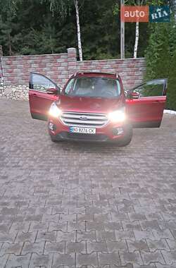 Внедорожник / Кроссовер Ford Escape 2018 в 