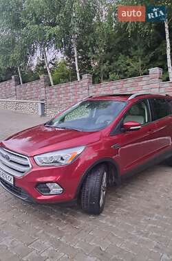Внедорожник / Кроссовер Ford Escape 2018 в 