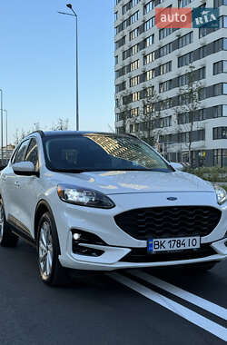 Внедорожник / Кроссовер Ford Escape 2021 в 