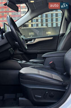 Внедорожник / Кроссовер Ford Escape 2021 в 