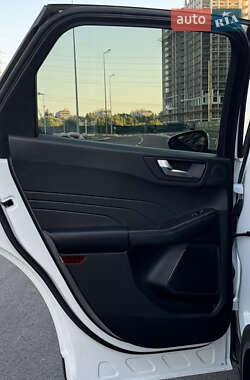 Внедорожник / Кроссовер Ford Escape 2021 в 