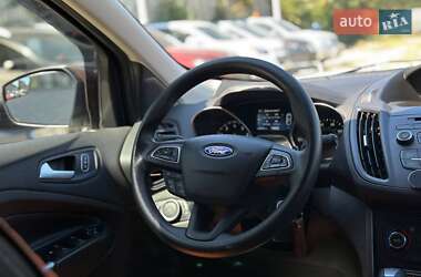 Внедорожник / Кроссовер Ford Escape 2016 в 