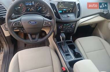 Внедорожник / Кроссовер Ford Escape 2019 в 