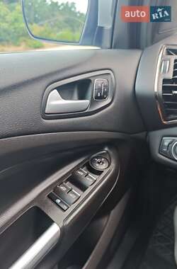 Внедорожник / Кроссовер Ford Escape 2018 в 