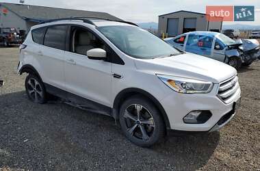 Внедорожник / Кроссовер Ford Escape 2018 в 