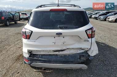 Внедорожник / Кроссовер Ford Escape 2018 в 