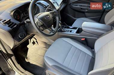 Внедорожник / Кроссовер Ford Escape 2018 в 