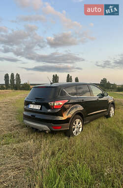Внедорожник / Кроссовер Ford Escape 2016 в 