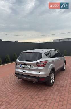 Внедорожник / Кроссовер Ford Escape 2017 в 