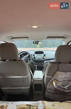 Внедорожник / Кроссовер Ford Escape 2017 в 
