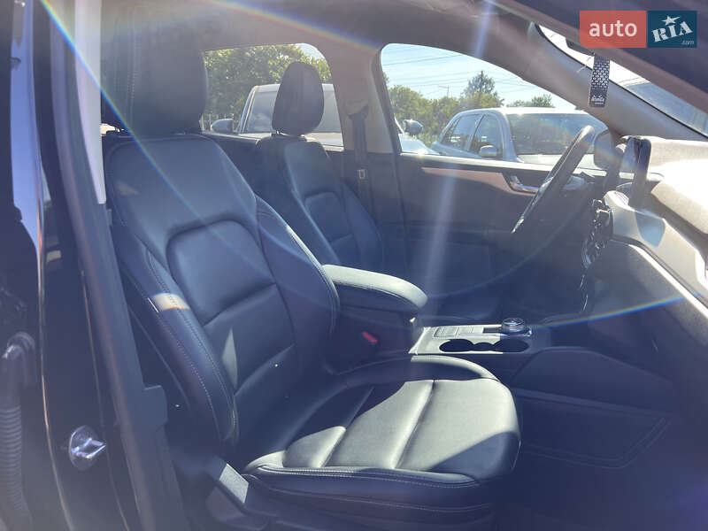 Внедорожник / Кроссовер Ford Escape 2020 в Нововолынске