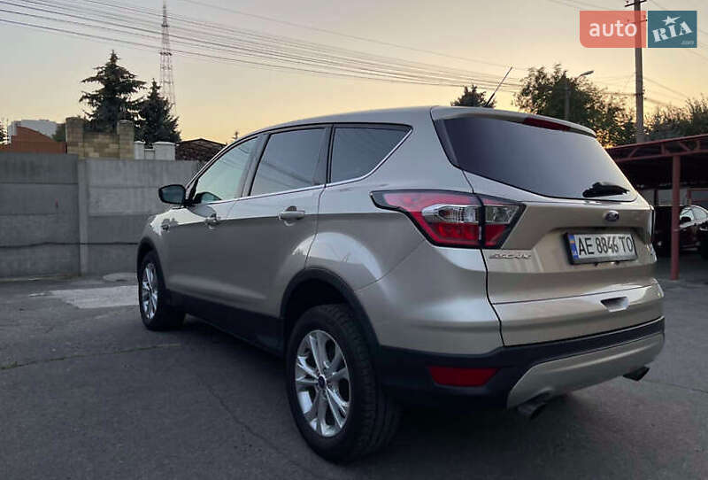 Внедорожник / Кроссовер Ford Escape 2017 в Днепре