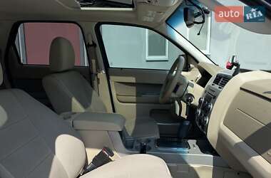 Внедорожник / Кроссовер Ford Escape 2012 в 