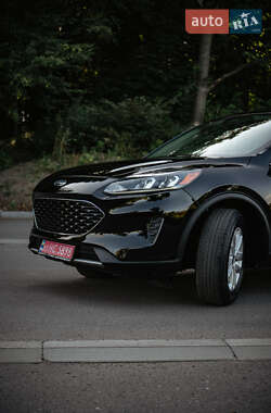 Внедорожник / Кроссовер Ford Escape 2020 в 