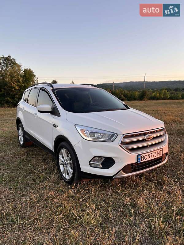 Внедорожник / Кроссовер Ford Escape 2016 в Золочеве