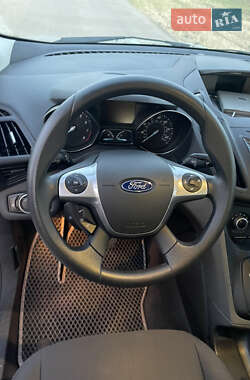 Внедорожник / Кроссовер Ford Escape 2015 в 