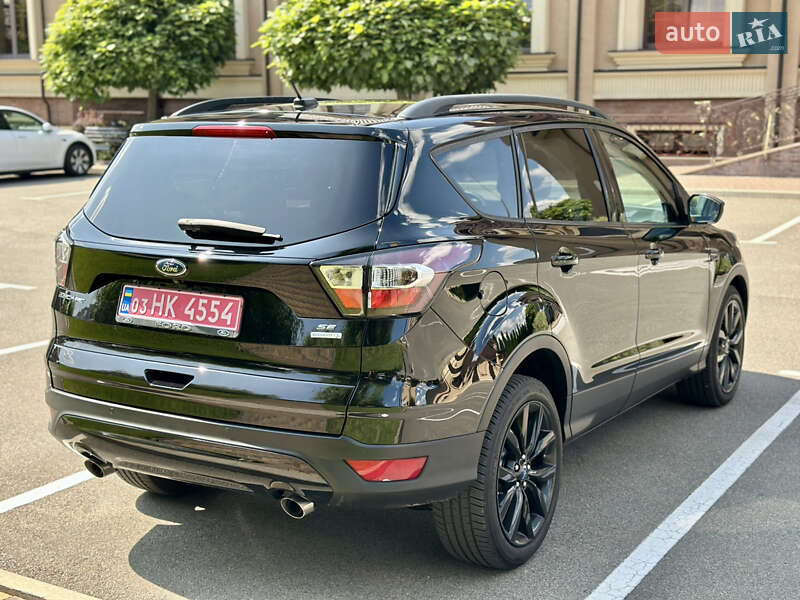 Внедорожник / Кроссовер Ford Escape 2017 в Киеве