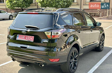Внедорожник / Кроссовер Ford Escape 2017 в 