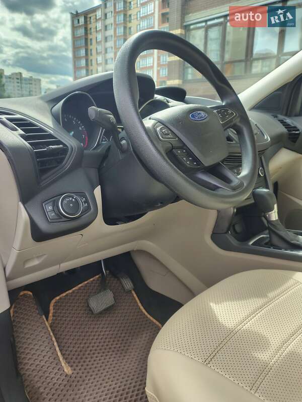 Внедорожник / Кроссовер Ford Escape 2017 в Чернигове