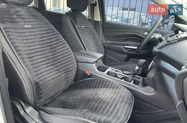 Внедорожник / Кроссовер Ford Escape 2017 в 