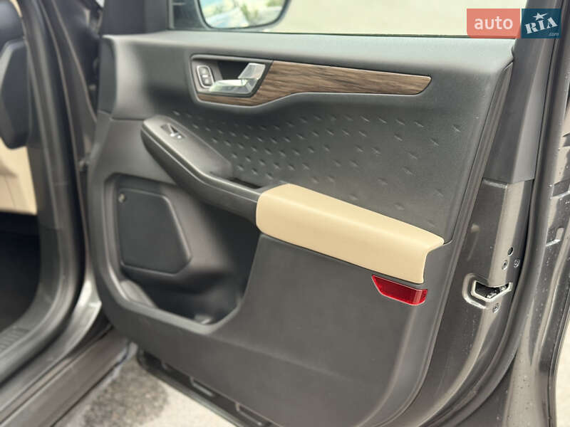 Внедорожник / Кроссовер Ford Escape 2020 в Днепре