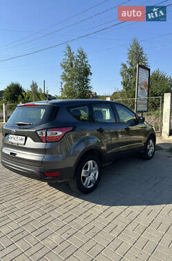 Позашляховик / Кросовер Ford Escape 2016 в 