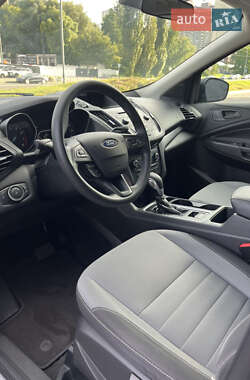 Внедорожник / Кроссовер Ford Escape 2018 в 