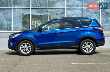 Внедорожник / Кроссовер Ford Escape 2018 в 