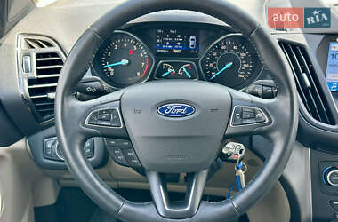 Внедорожник / Кроссовер Ford Escape 2018 в 