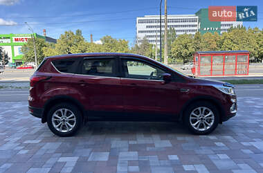 Внедорожник / Кроссовер Ford Escape 2018 в 