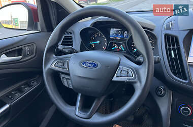 Внедорожник / Кроссовер Ford Escape 2018 в 