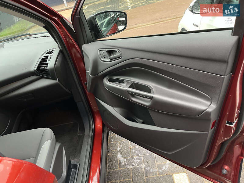 Позашляховик / Кросовер Ford Escape 2015 в Луцьку