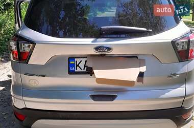 Внедорожник / Кроссовер Ford Escape 2016 в 