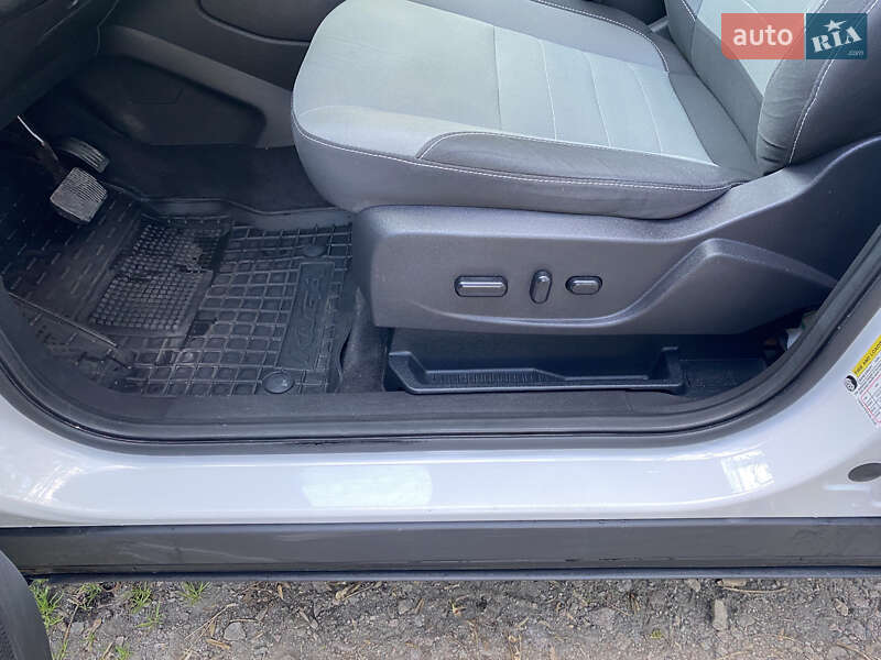 Внедорожник / Кроссовер Ford Escape 2015 в Яготине