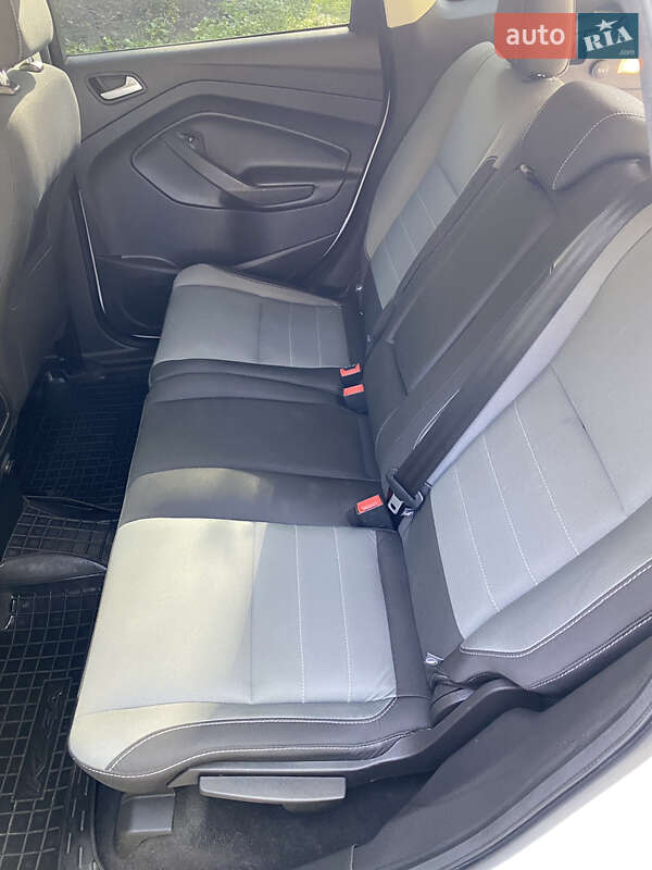 Внедорожник / Кроссовер Ford Escape 2015 в Яготине