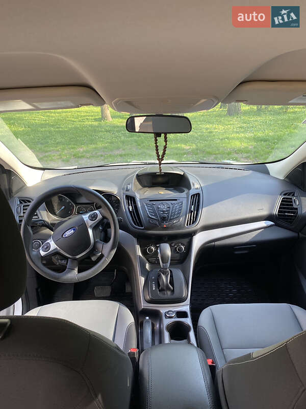 Внедорожник / Кроссовер Ford Escape 2015 в Яготине
