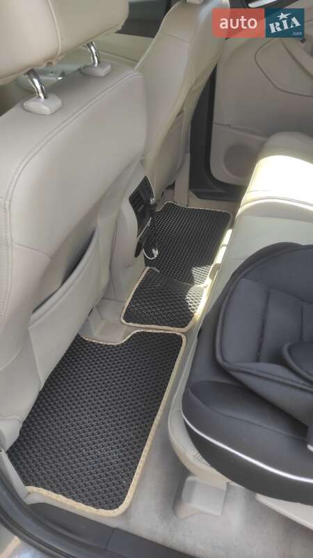 Внедорожник / Кроссовер Ford Escape 2014 в Кривом Роге