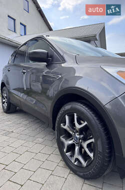 Внедорожник / Кроссовер Ford Escape 2016 в 