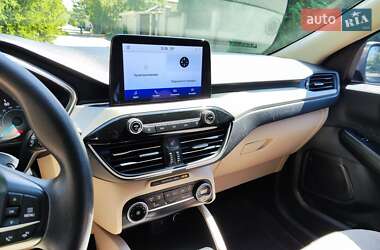 Внедорожник / Кроссовер Ford Escape 2019 в 