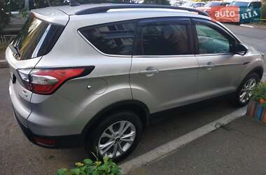 Внедорожник / Кроссовер Ford Escape 2018 в 
