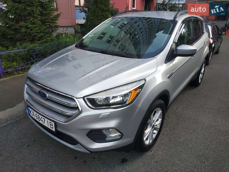 Внедорожник / Кроссовер Ford Escape 2018 в 