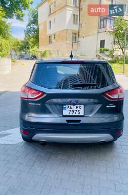 Внедорожник / Кроссовер Ford Escape 2015 в 