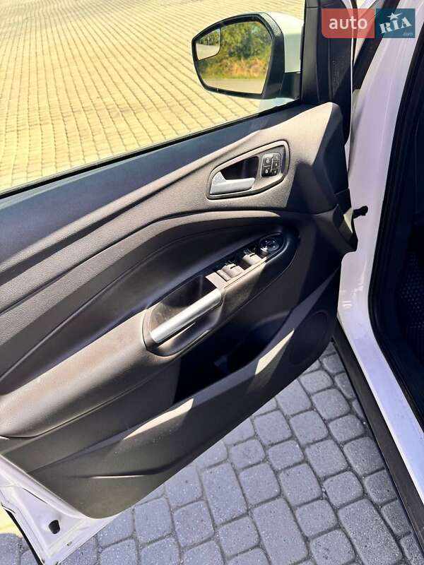 Внедорожник / Кроссовер Ford Escape 2017 в Чопе фото 10 Внедорожник / Кроссовер Ford Escape 2017 в Чопе