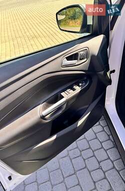 Внедорожник / Кроссовер Ford Escape 2017 в 