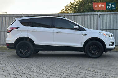Внедорожник / Кроссовер Ford Escape 2018 в 