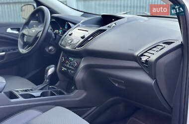 Внедорожник / Кроссовер Ford Escape 2018 в 