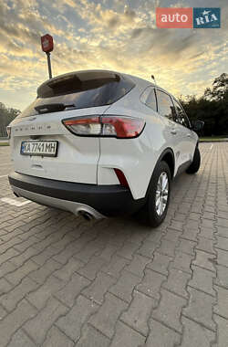 Внедорожник / Кроссовер Ford Escape 2020 в 